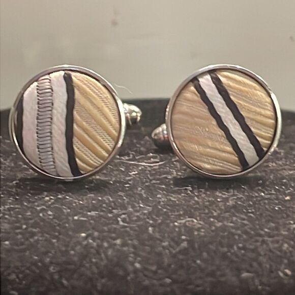 Vintage-1960s-pillbox cream/black geometric design silk bullet back cuff links - Picture 2 of 13